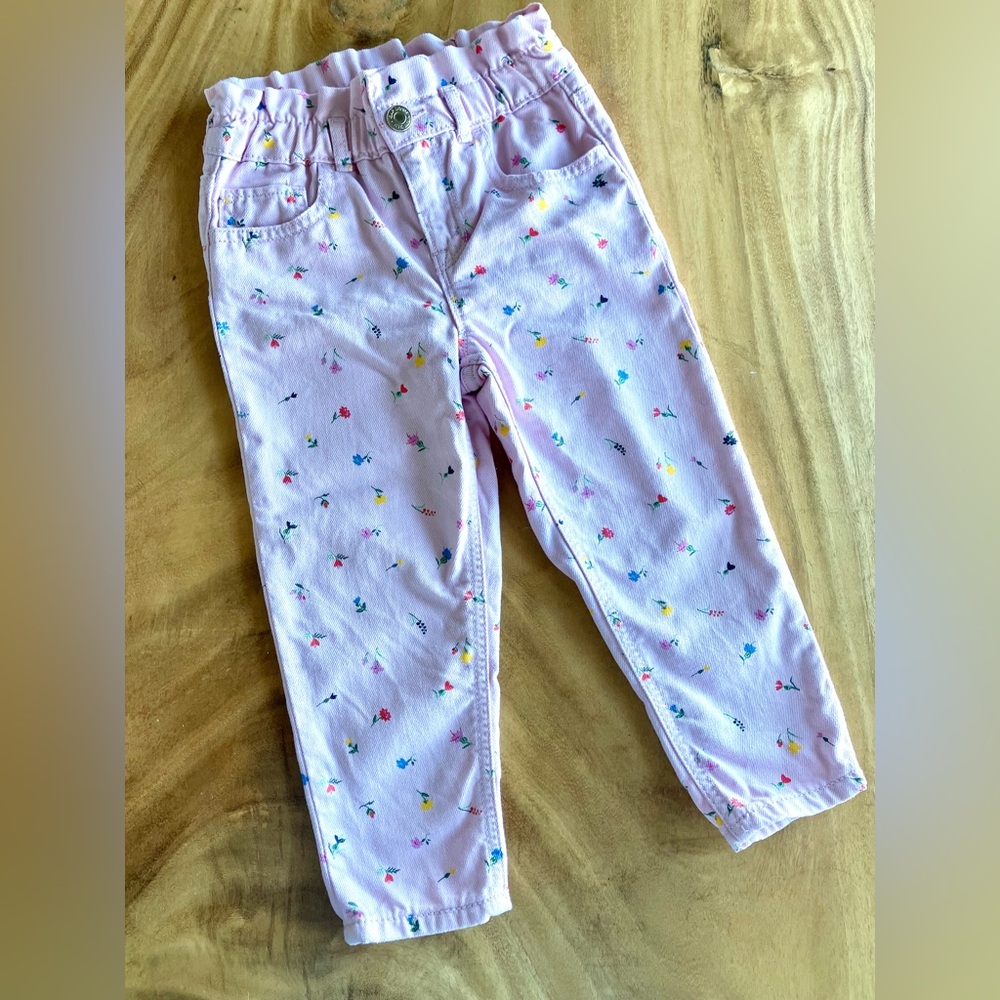 GAP Light Pink Kids “Mom Jeans” with Floral Pattern 🌸